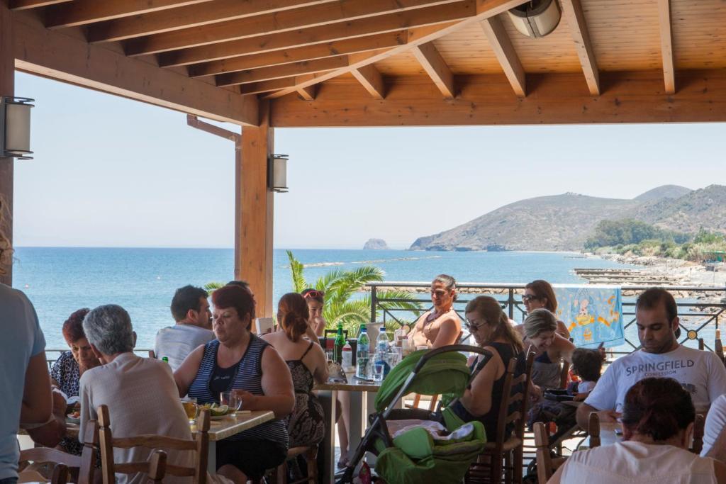 Tylos Beach Hotel Kato Pyrgos Exterior photo